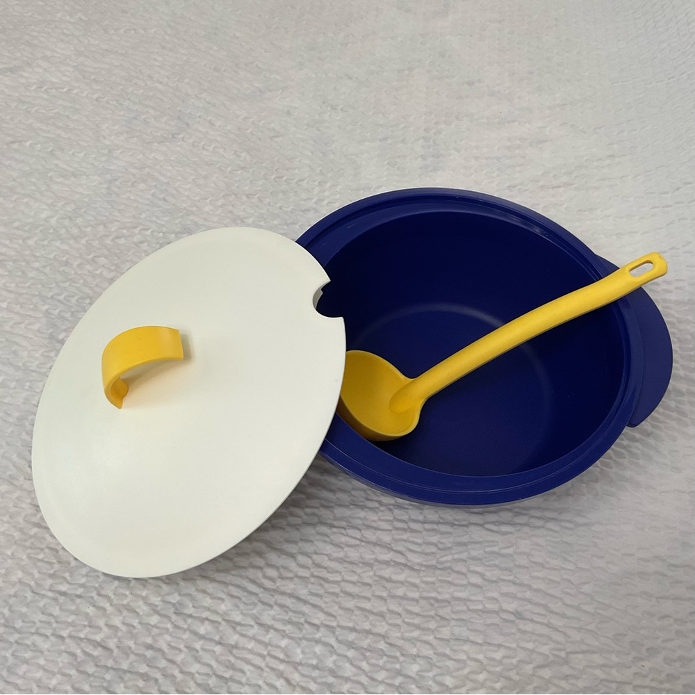 Tupperware Microwave Insulated Soup Server With Ladle